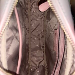 Michael Kors purse pink, new, no longer needed. Never used.